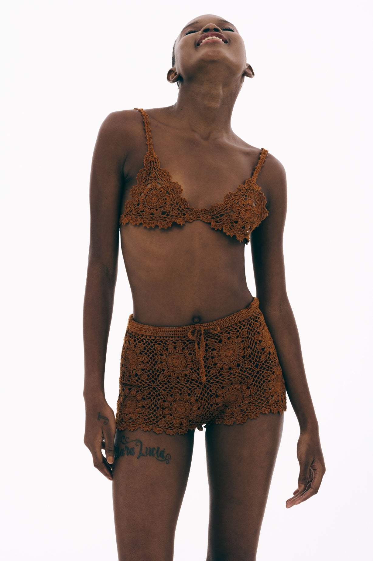 PAKAKUNA hot short (pre-order) AYNI
