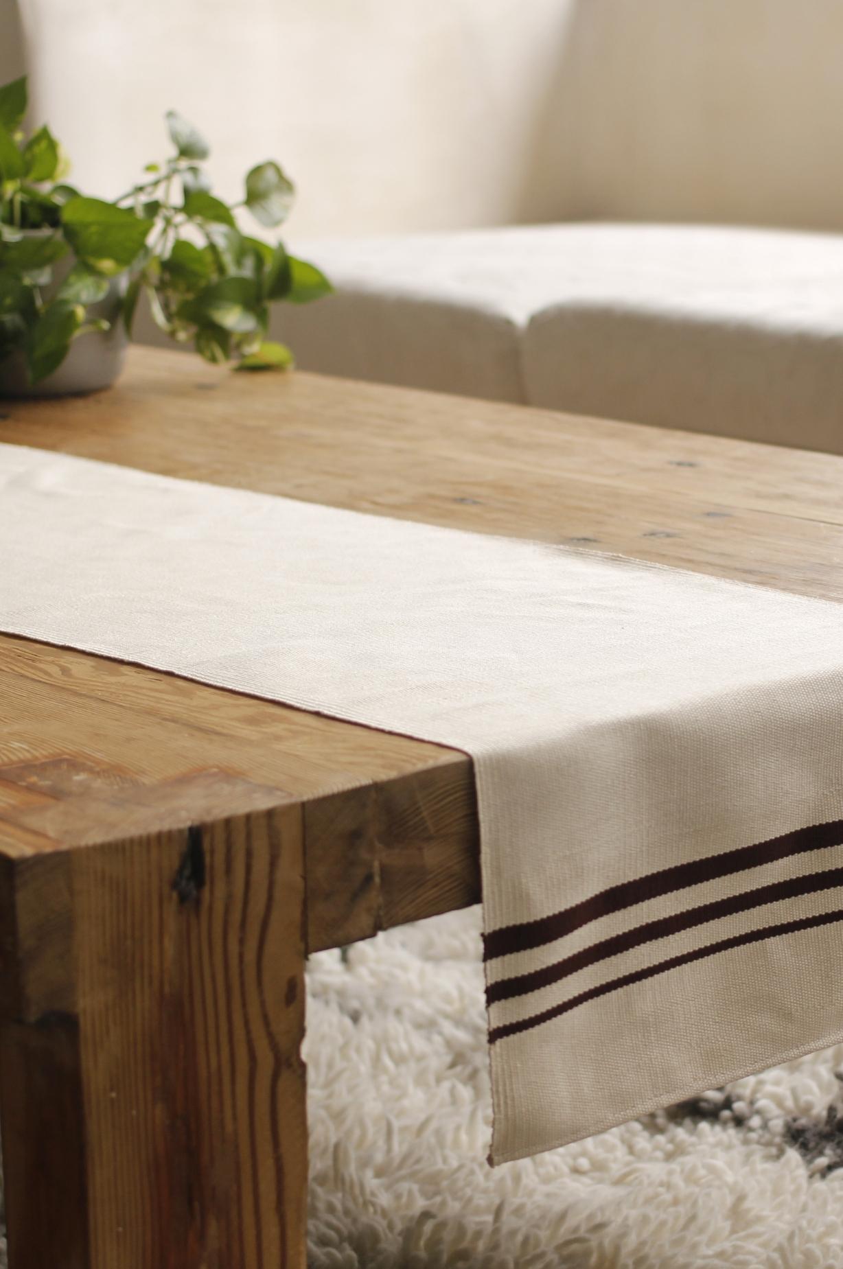 SAYRI table runner AYNI
